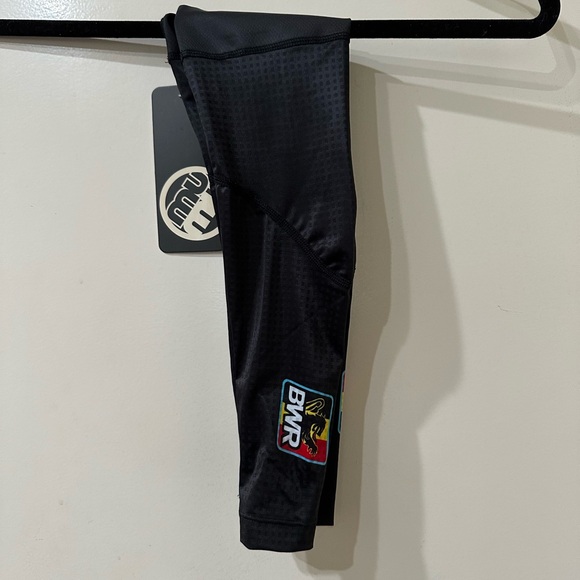 BWR arm warmer/coolers never worn NWT Medium - Picture 3 of 5